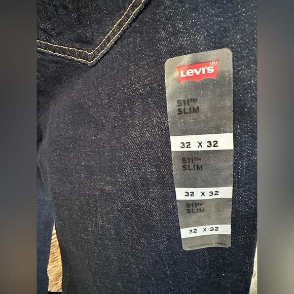 Levi’s 511 Slim Jeans - Men’s 32x32
Effortless Cool in Every Step - Picture 6 of 10